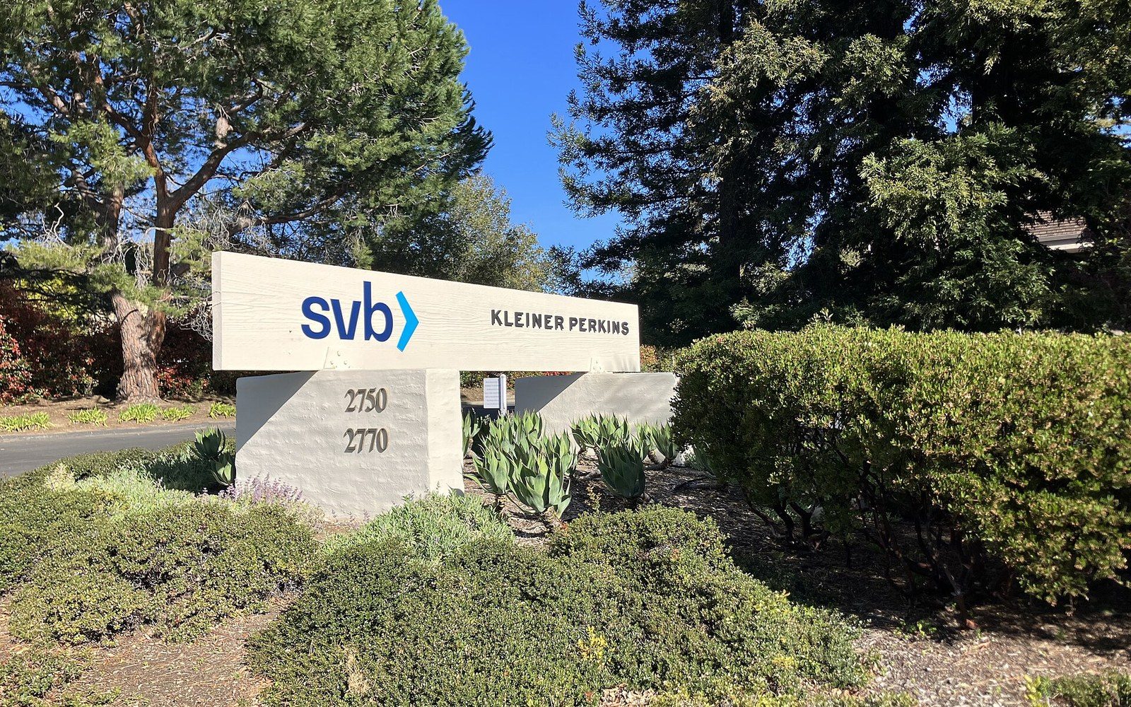 Sand Hill Road Menlo Park 1970s office buildings